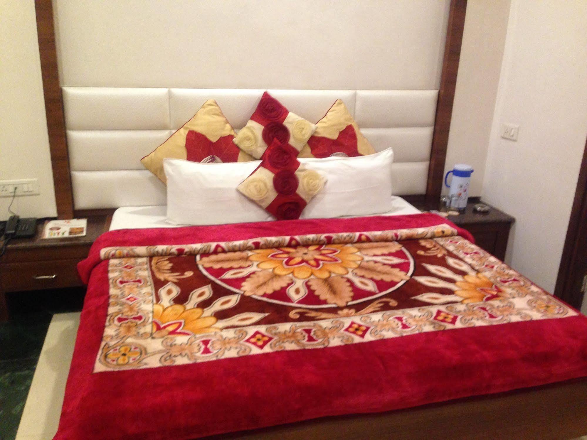 אמריצר Hotel Namaskar מראה חיצוני תמונה