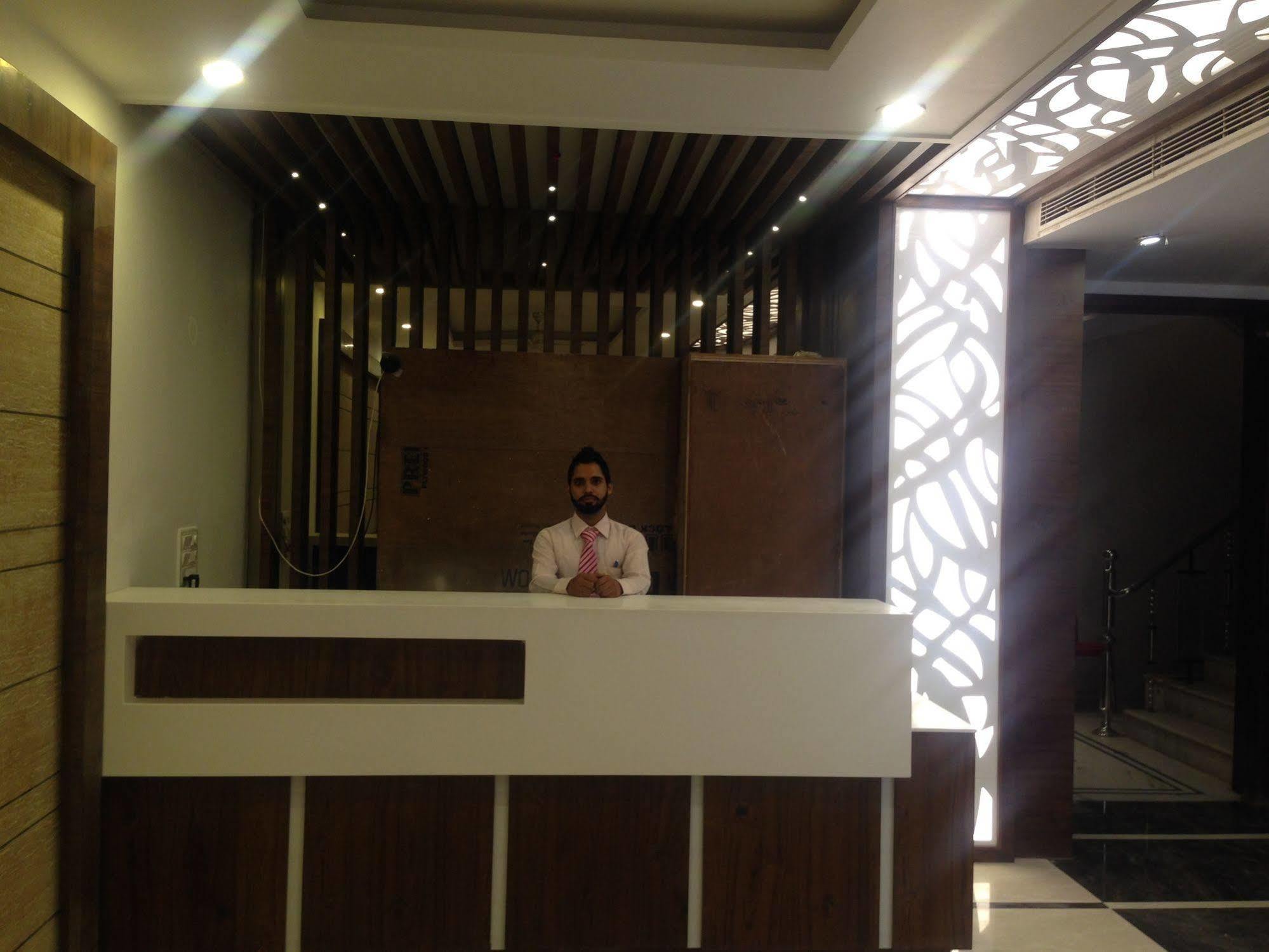 אמריצר Hotel Namaskar מראה חיצוני תמונה